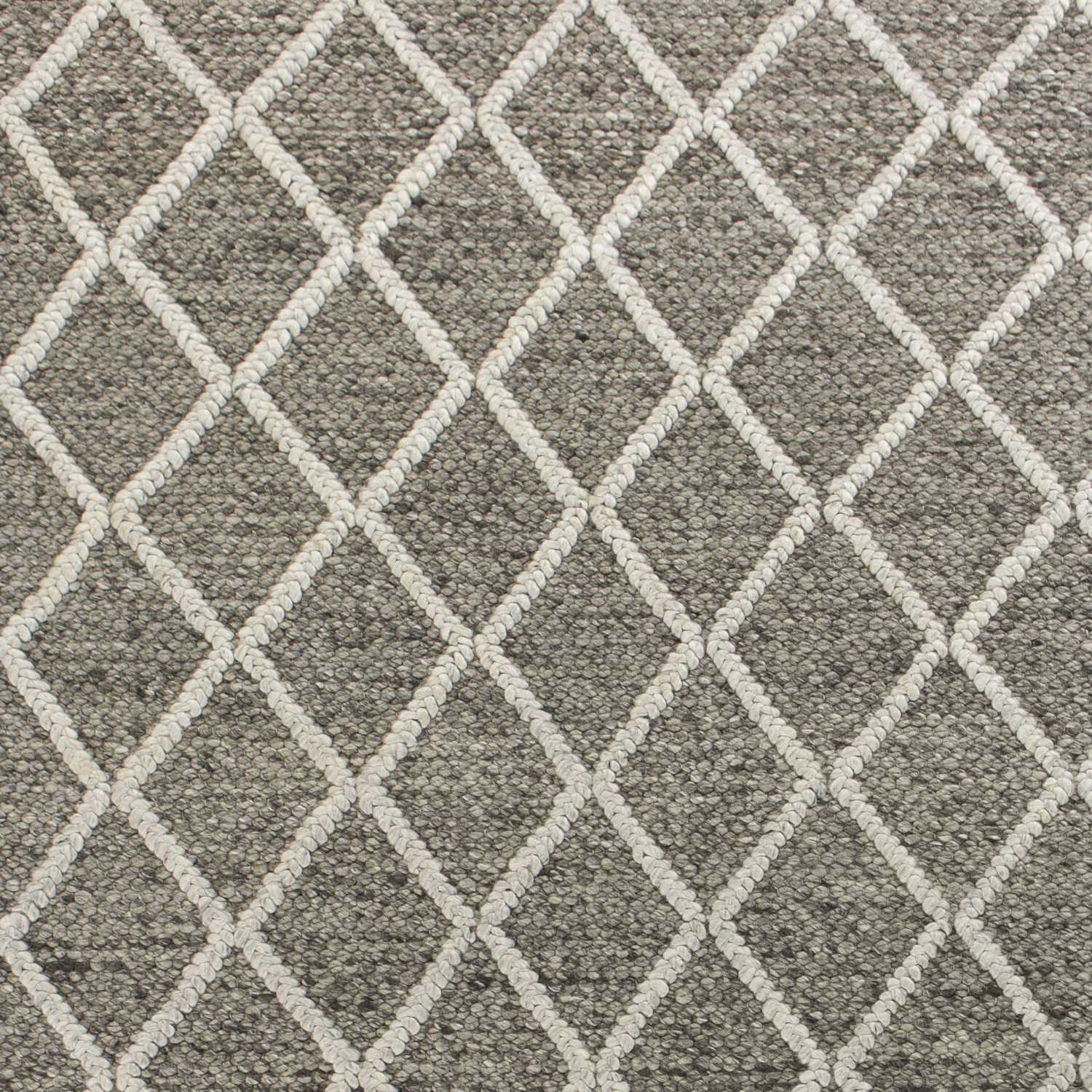 A luxurious 9x13 dark grey wool area rug featuring a diamond pattern, perfect for enhancing modern home decor.