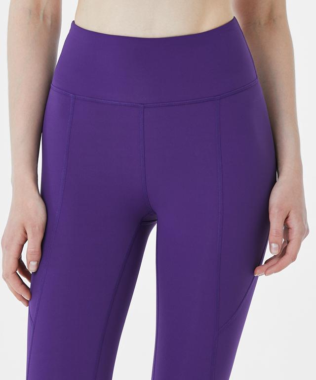 A pair of Air Light Leggings 24.5 in a stylish design, showcasing their lightweight and breathable fabric, perfect for summer activities.