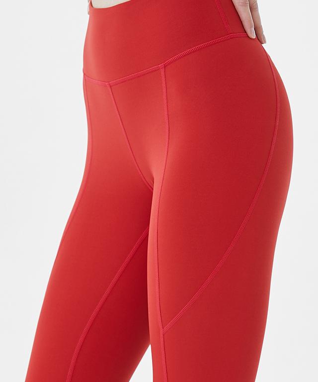 A pair of Air Light Leggings 24.5 in a stylish design, showcasing their lightweight and breathable fabric, perfect for summer activities.