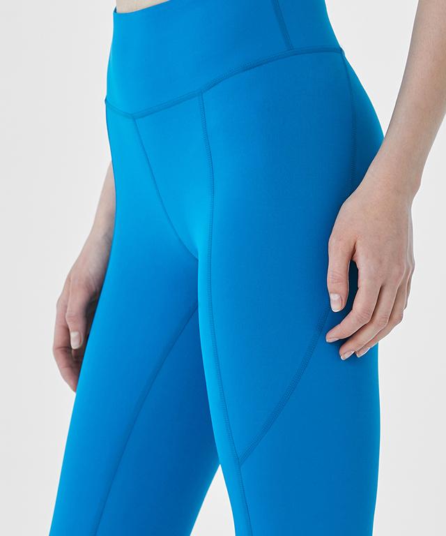 A pair of Air Light Leggings 24.5 in a stylish design, showcasing their lightweight and breathable fabric, perfect for summer activities.