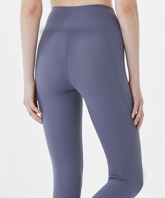 A pair of Air Light Leggings 24.5 in a stylish design, showcasing their lightweight and breathable fabric, perfect for summer activities.