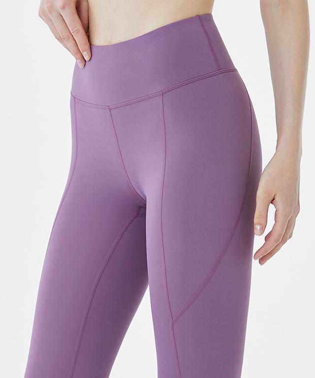 A pair of Air Light Leggings 24.5 in a stylish design, showcasing their lightweight and breathable fabric, perfect for summer activities.