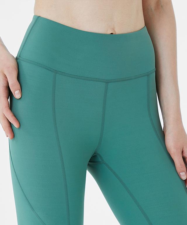 A pair of Air Light Leggings 24.5 in a stylish design, showcasing their lightweight and breathable fabric, perfect for summer activities.