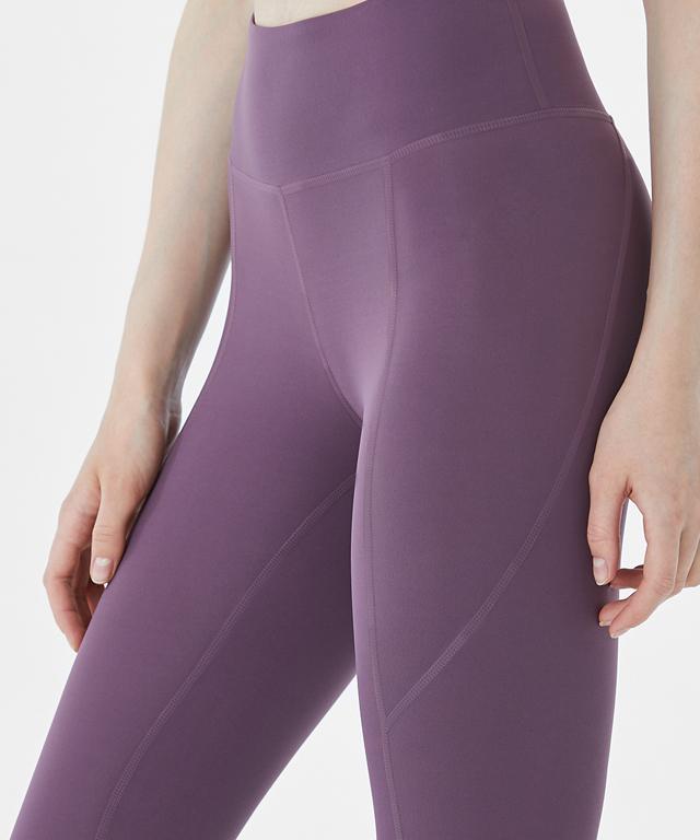 A pair of Air Light Leggings 24.5 in a stylish design, showcasing their lightweight and breathable fabric, perfect for summer activities.