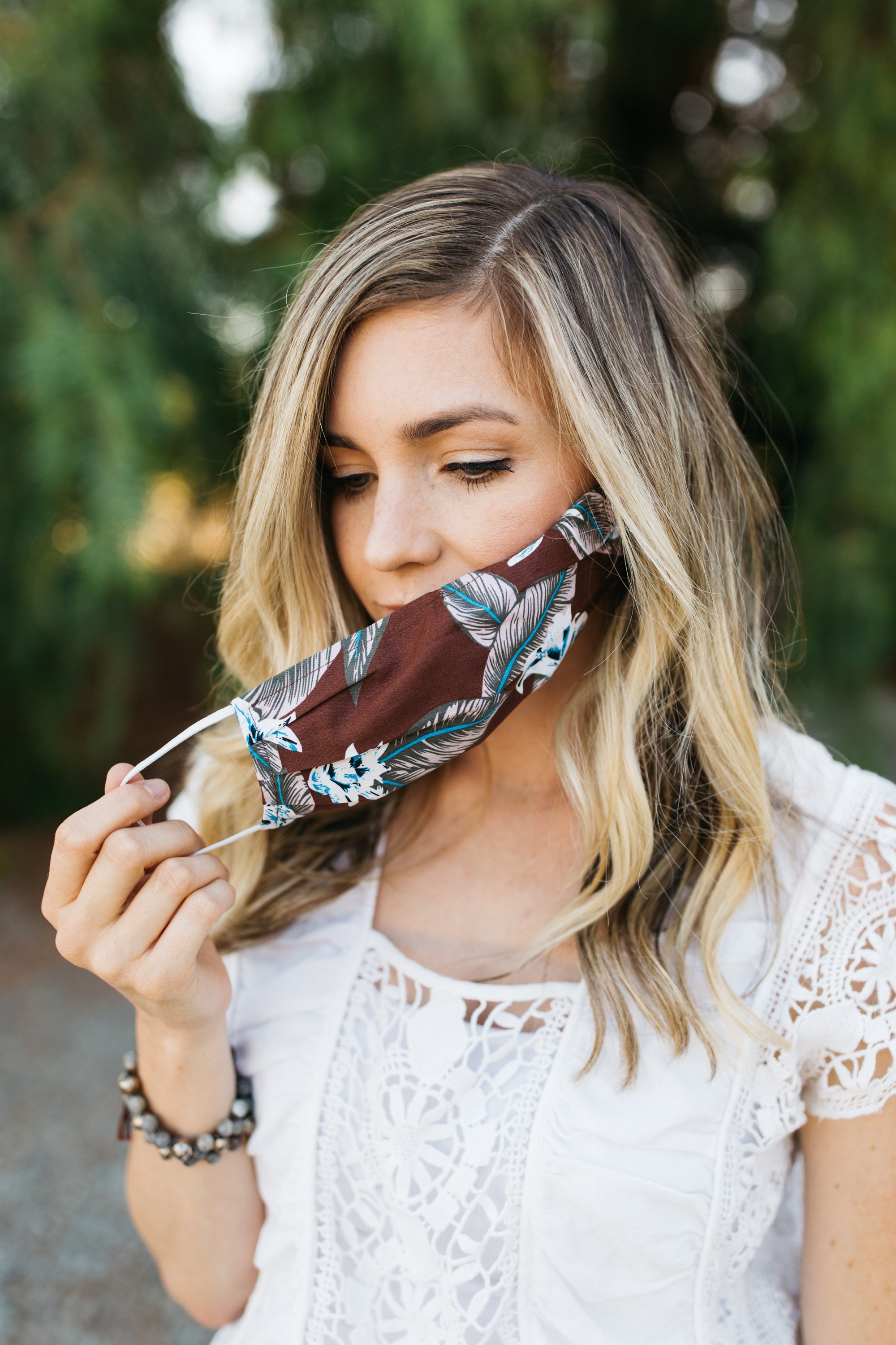 Aloha Face Mask made of breathable cotton with colorful prints, featuring pleats for comfort and a pocket for filters.