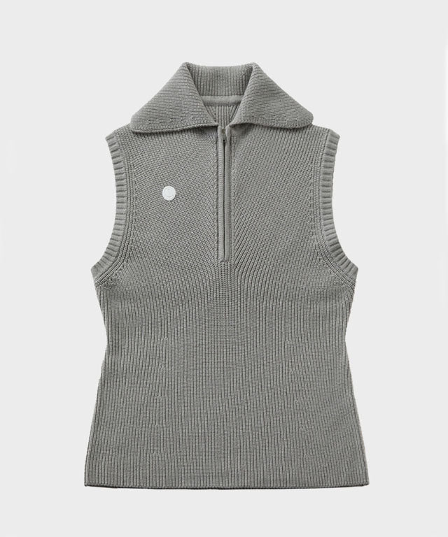 Anell Golf Classic Collar Knit Vest in Pure Gray, featuring an oversized collar and slim fit design, perfect for autumn golf outings.