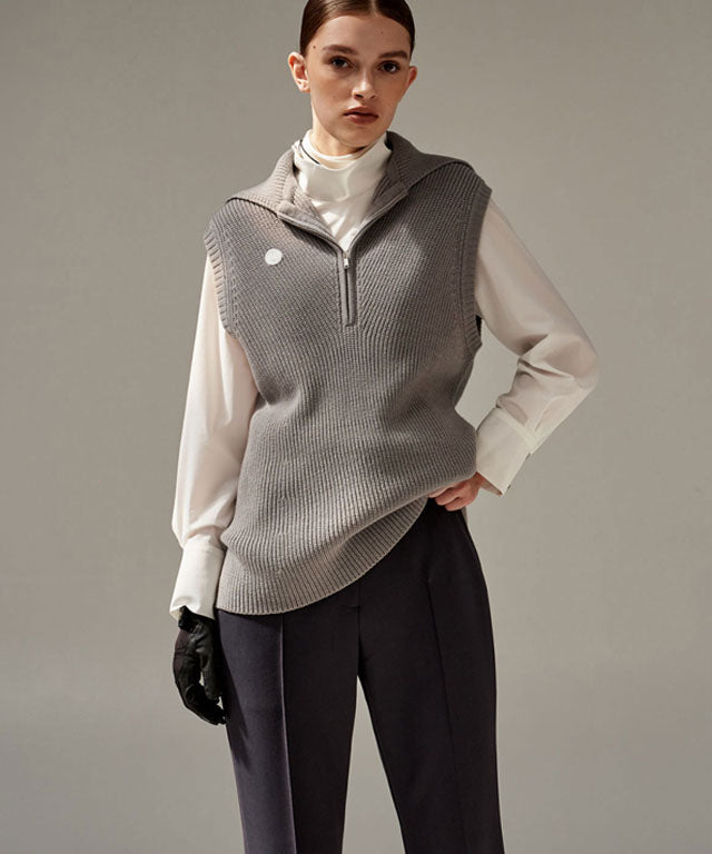 Anell Golf Classic Collar Knit Vest in Pure Gray, featuring an oversized collar and slim fit design, perfect for autumn golf outings.