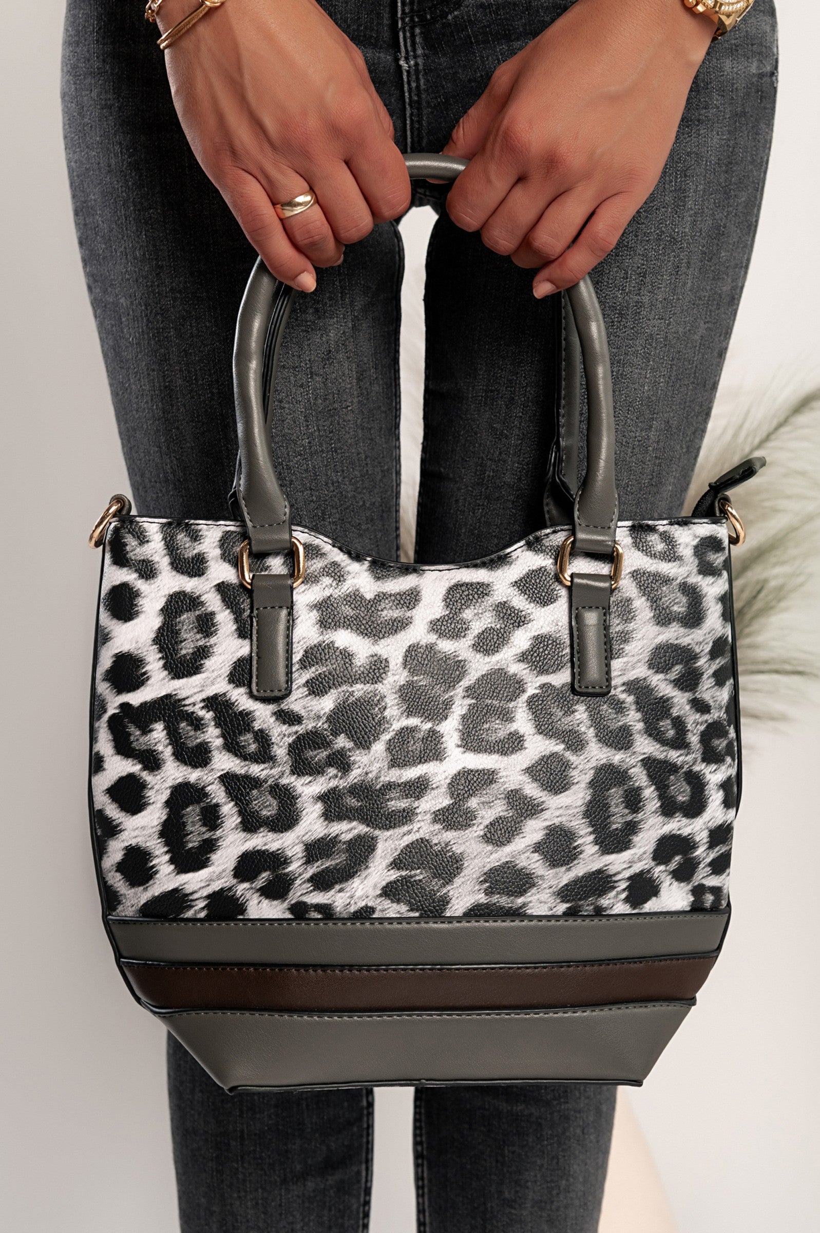 Stylish gray animal print small handbag Galleca made of faux leather with zip closure and internal pockets.