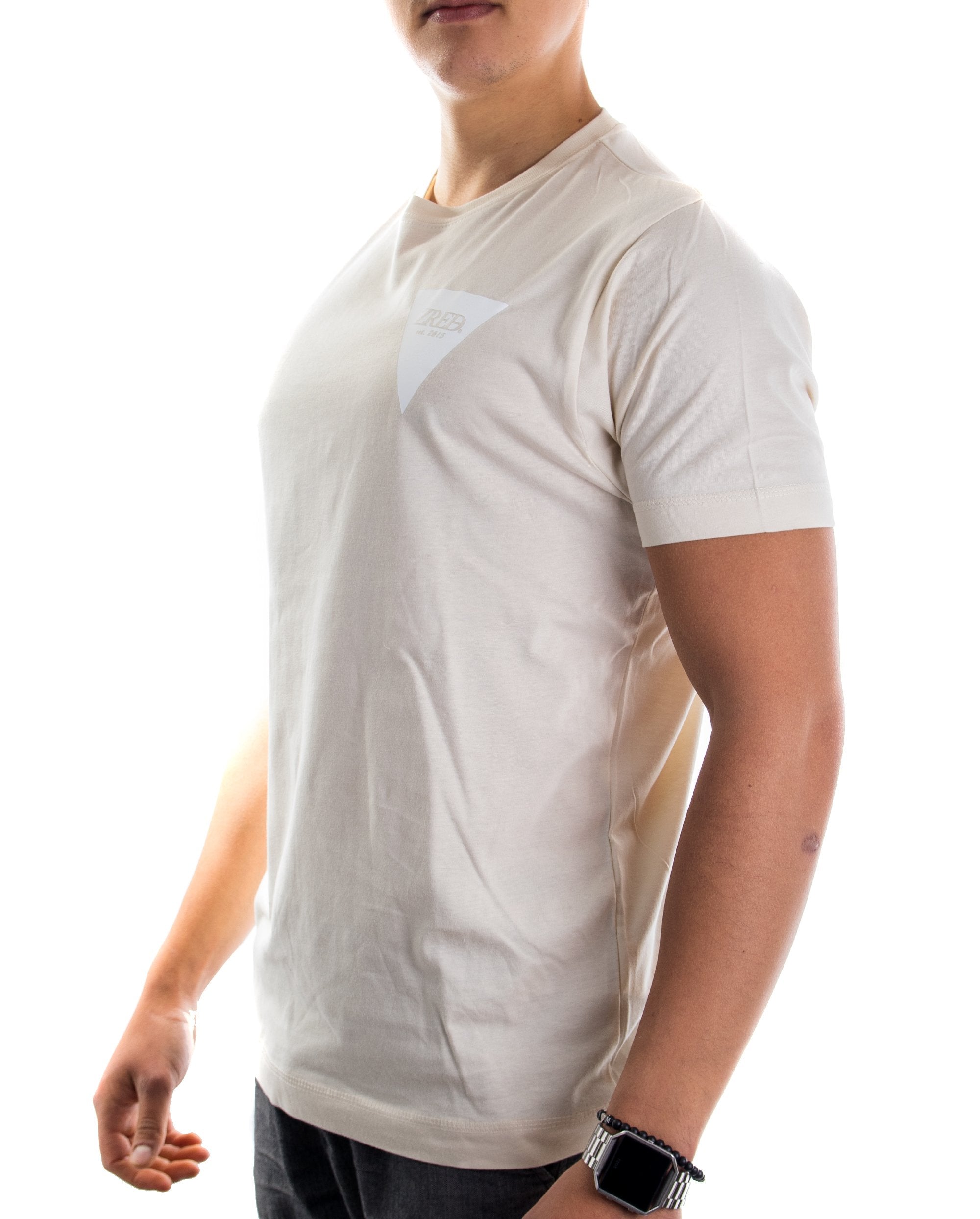 Back to Classic Shirt in linen white for men, featuring a relaxed fit and classic design, made from 100% cotton.