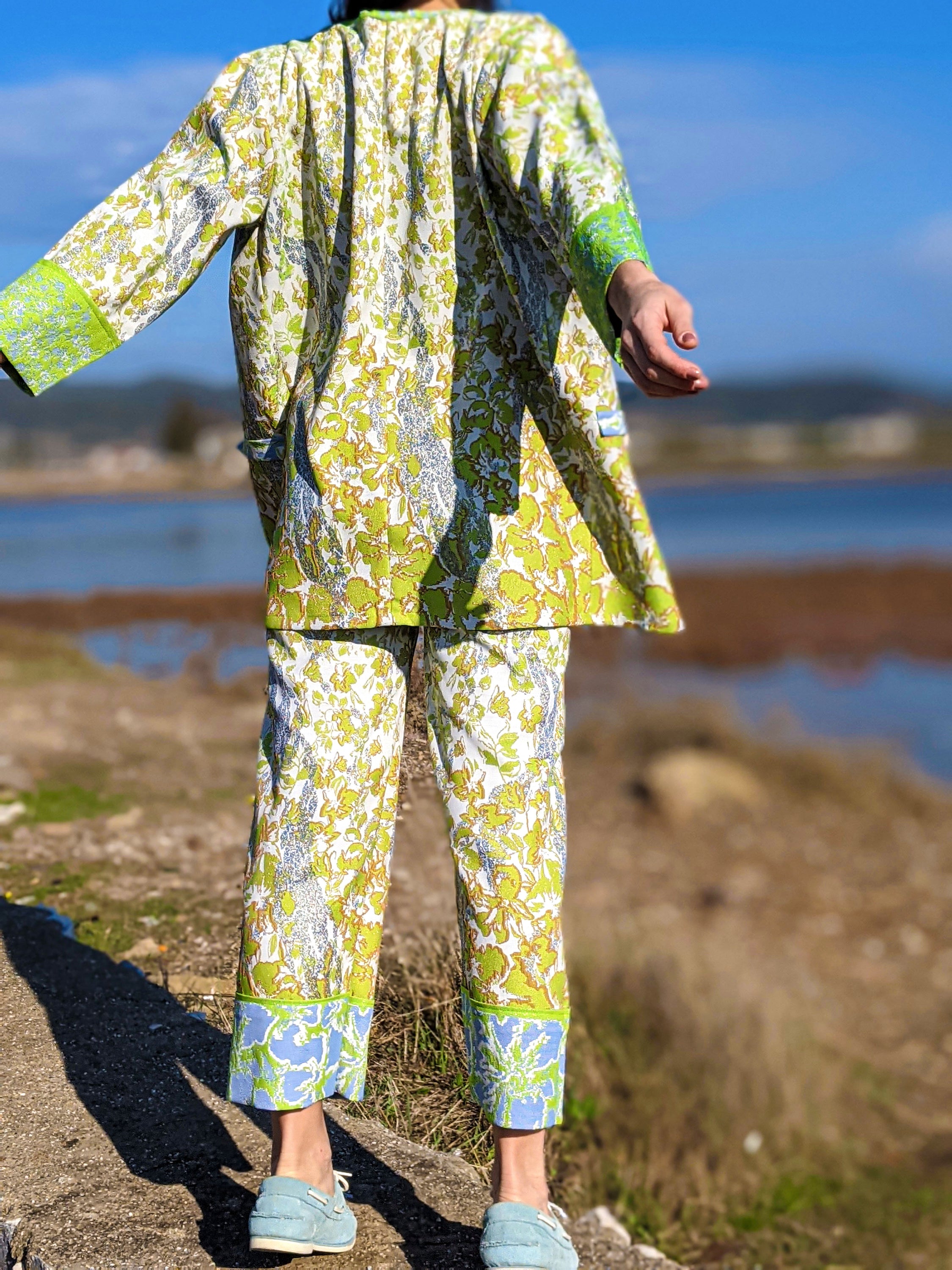 BARGYLYA jacket and pants suit featuring self-embossed fabric and pocket cover details, designed for size S/M.