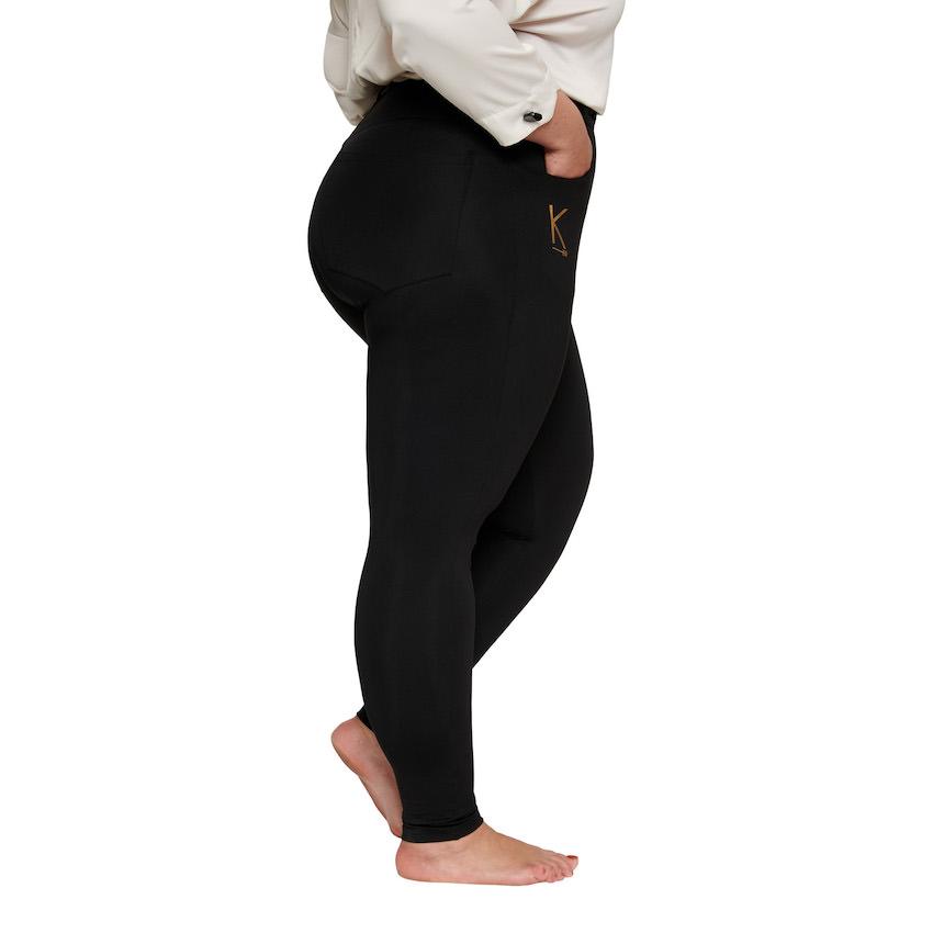 A pair of stylish black jeggings featuring a high waist, four pockets, and a strong zipper, perfect for versatile outfits.