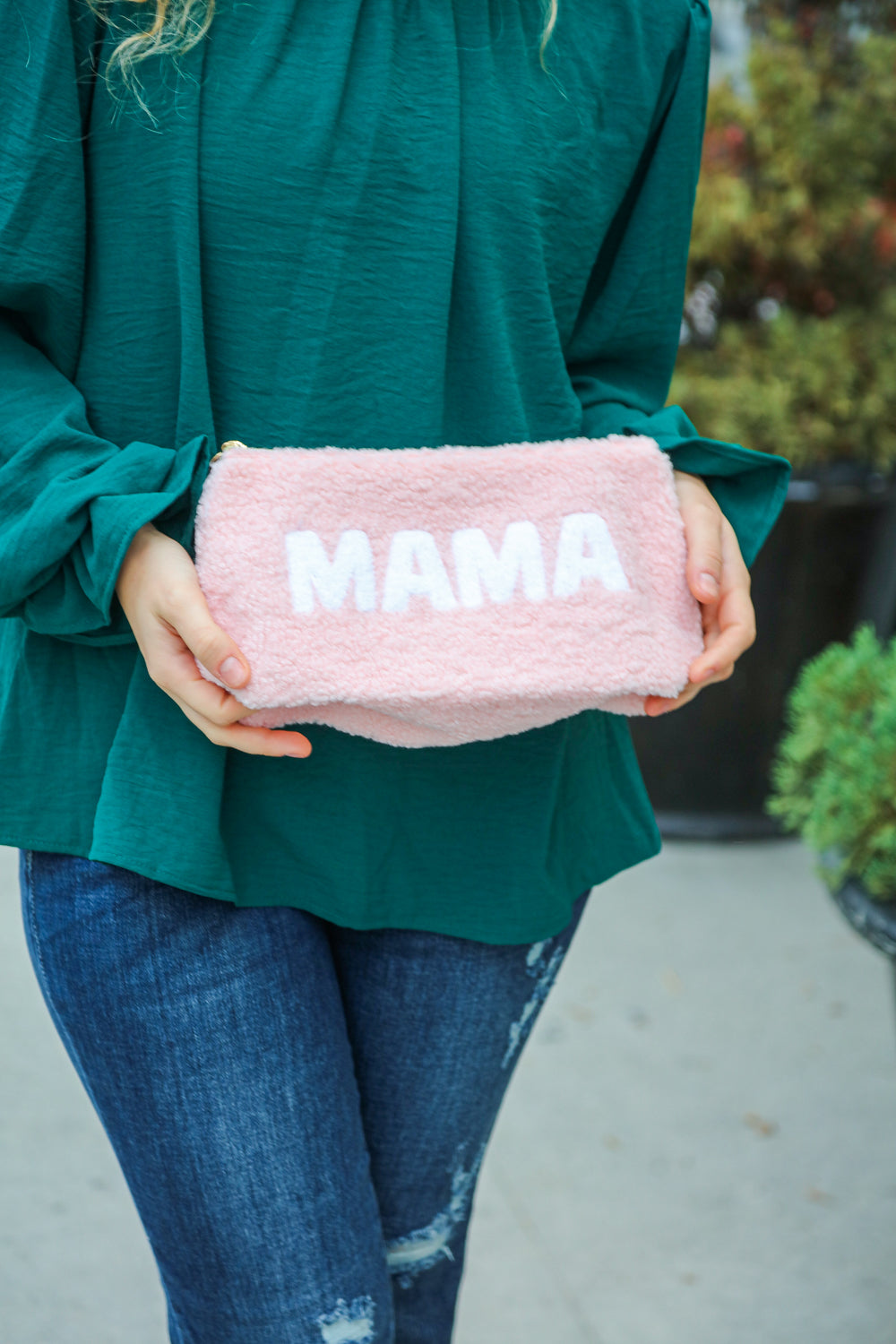 Blush 'Mama' Sherpa Zipper Bag with stitched applique and gold zipper, perfect for moms.