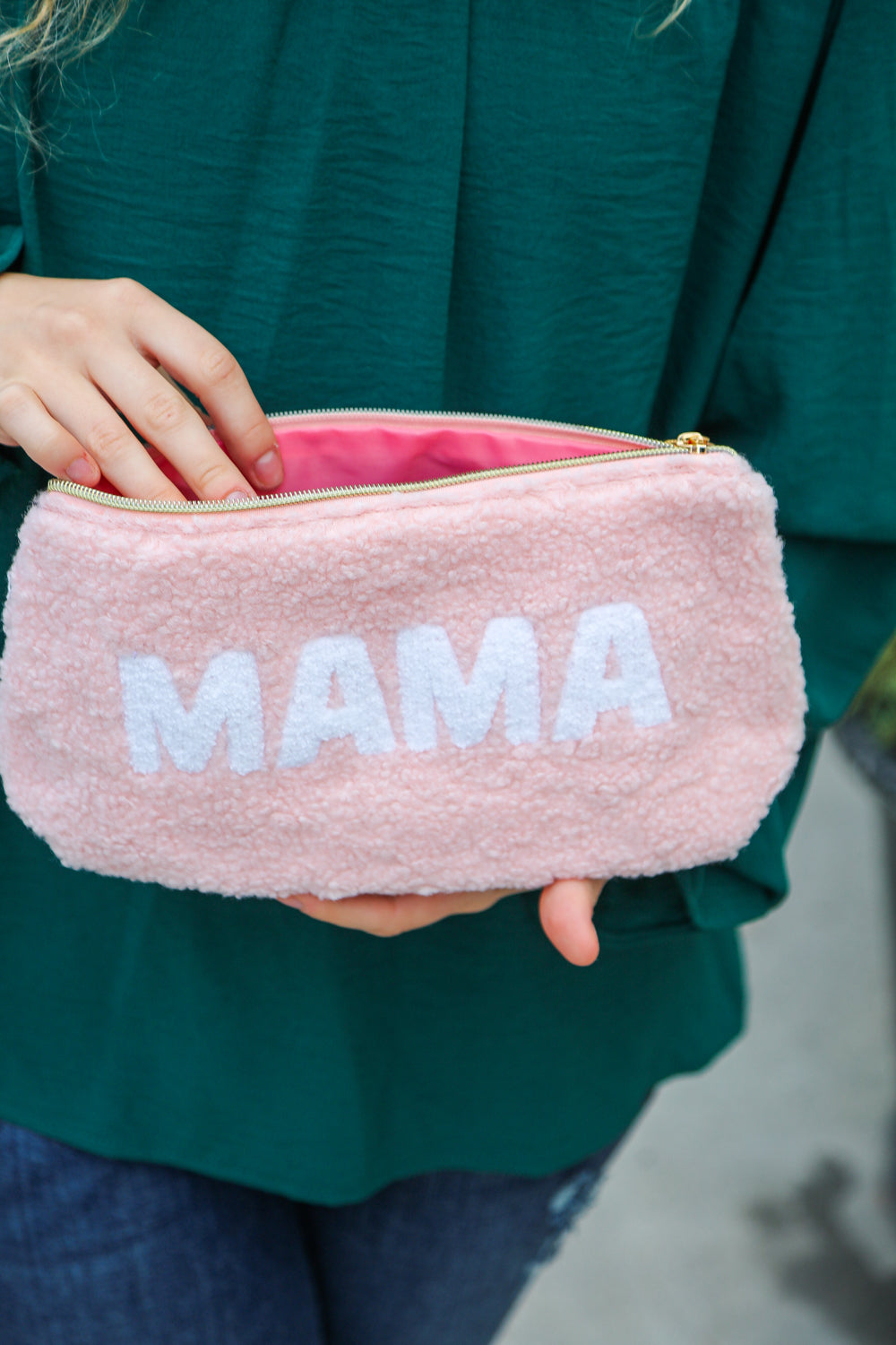 Blush 'Mama' Sherpa Zipper Bag with stitched applique and gold zipper, perfect for moms.