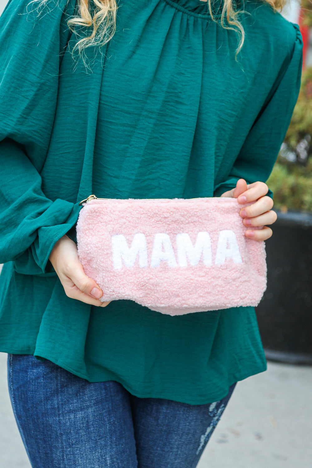 Blush 'Mama' Sherpa Zipper Bag with stitched applique and gold zipper, perfect for moms.