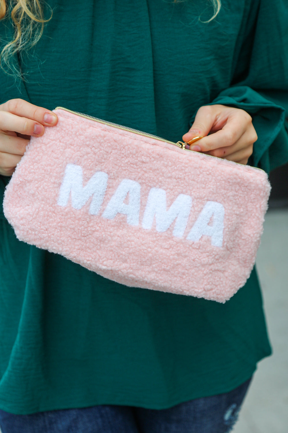 Blush 'Mama' Sherpa Zipper Bag with stitched applique and gold zipper, perfect for moms.