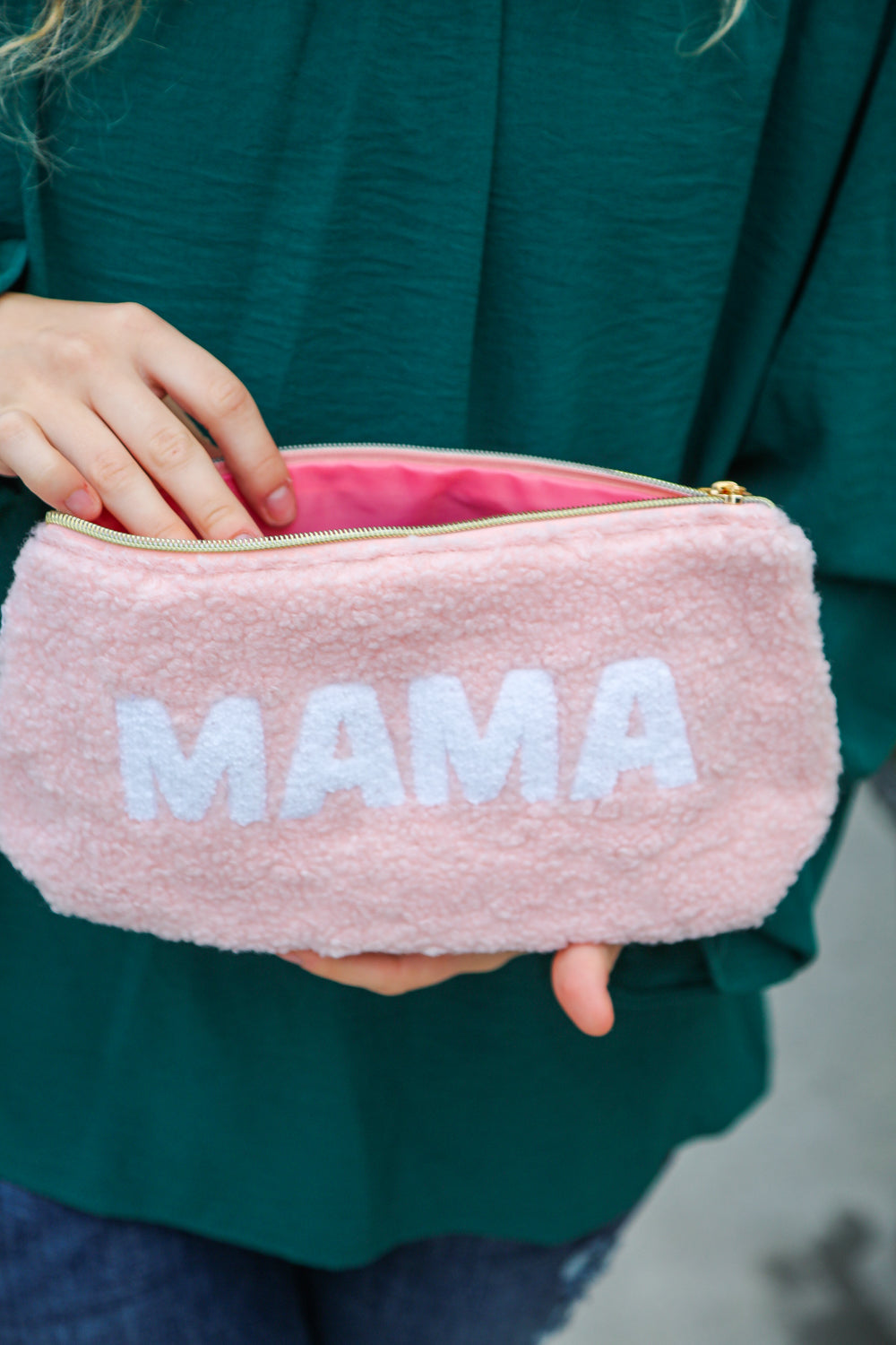 Blush 'Mama' Sherpa Zipper Bag with stitched applique and gold zipper, perfect for moms.