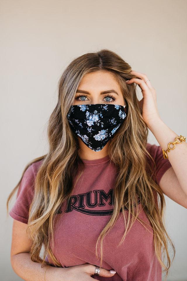 Bouquet Black Face Mask made of 100% cotton, featuring pleats for comfort and a pocket for filters, suitable for everyday use.