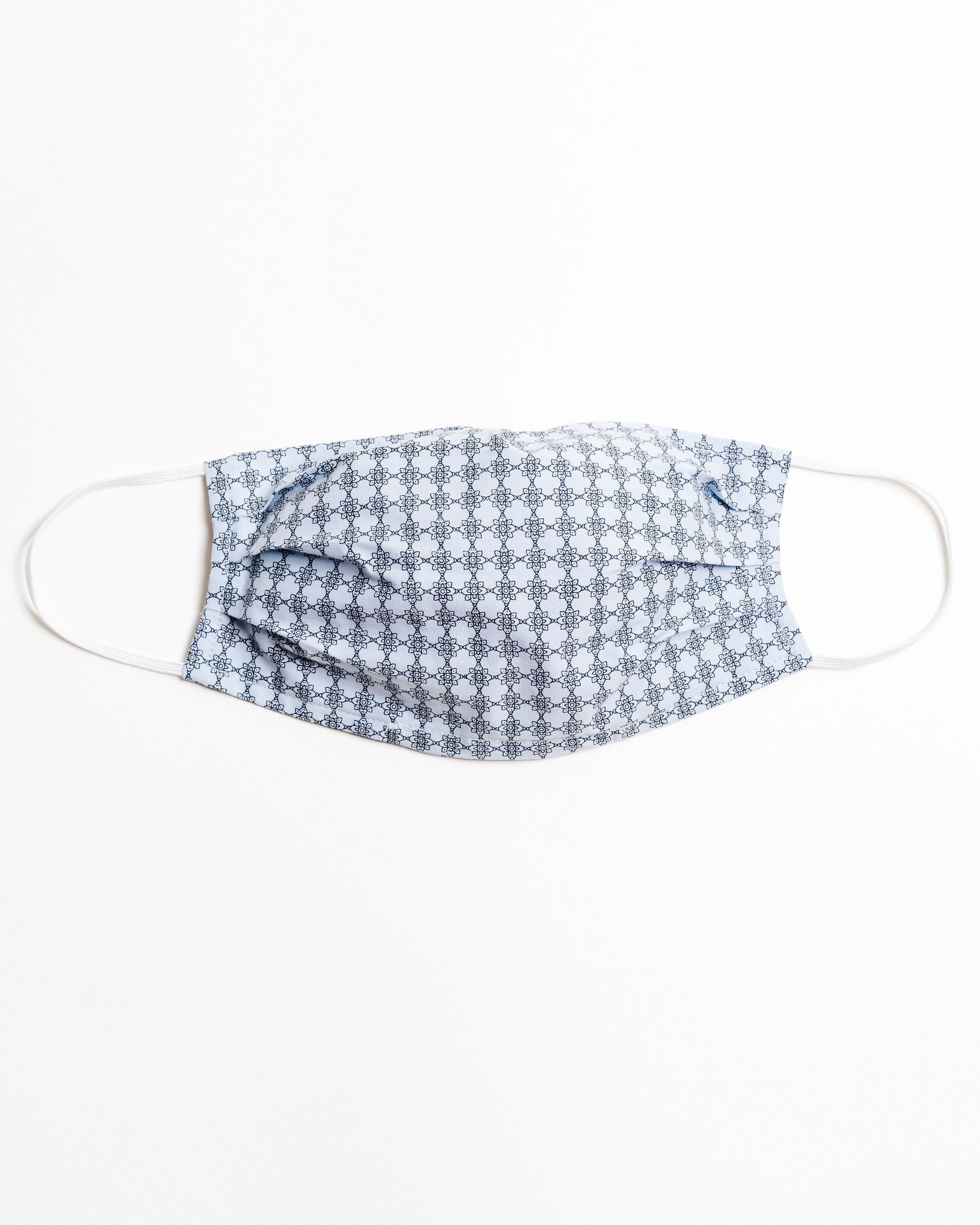 Brisbane Large Face Mask made of breathable cotton with pleats for comfort and a filter pocket, designed for larger faces.