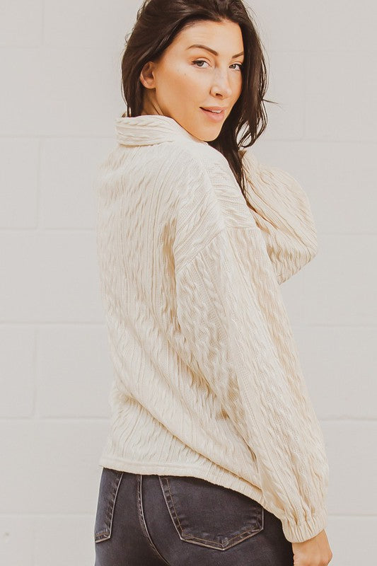 A stylish Cable Shape Top featuring a spread collar and unique cable knit design, perfect for casual wear.