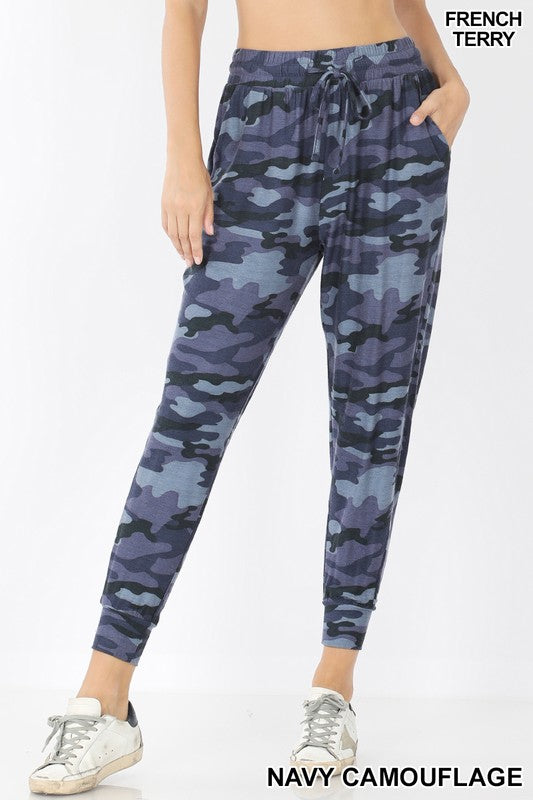 Dusty camouflage joggers sweatpants with elastic waistband and drawstring, showcasing a trendy tapered fit.