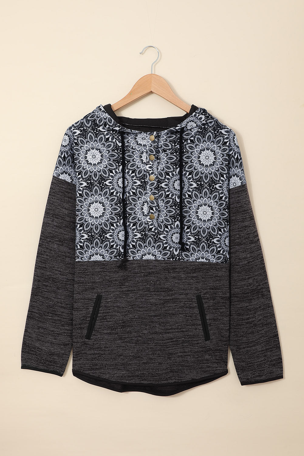 Casual black hoodie featuring a vintage tribal print, adjustable buttons at the neckline, and a practical pocket, perfect for casual wear.