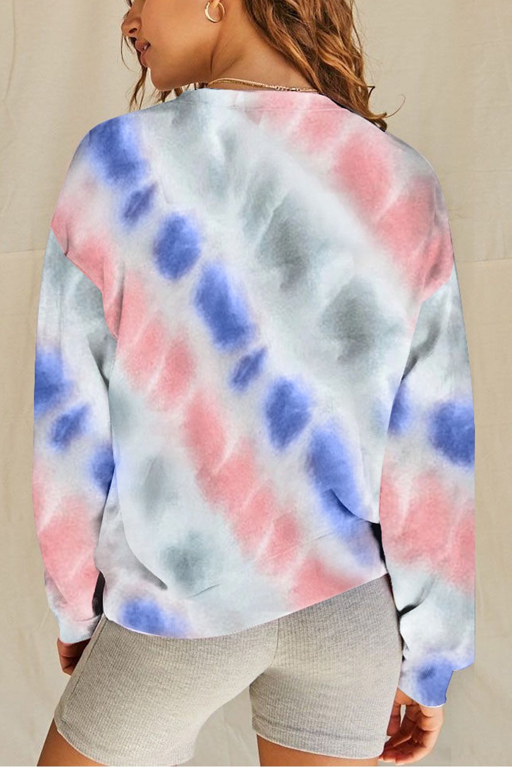 Casual Tie-dye Round Neck Sweatshirt featuring an ombre design, long sleeves, and a comfortable fit, perfect for casual wear.