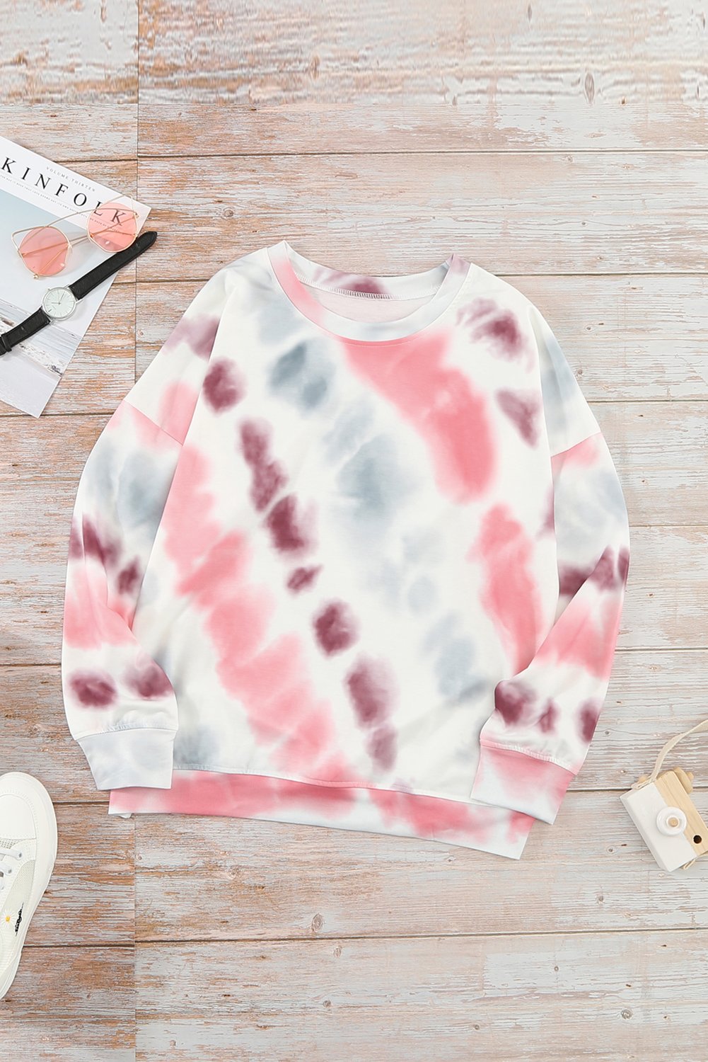 Casual Tie-dye Round Neck Sweatshirt featuring an ombre design, long sleeves, and a comfortable fit, perfect for casual wear.