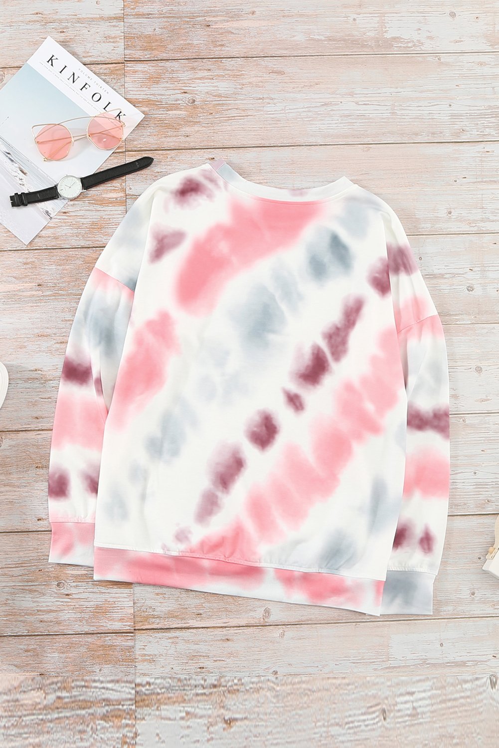 Casual Tie-dye Round Neck Sweatshirt featuring an ombre design, long sleeves, and a comfortable fit, perfect for casual wear.