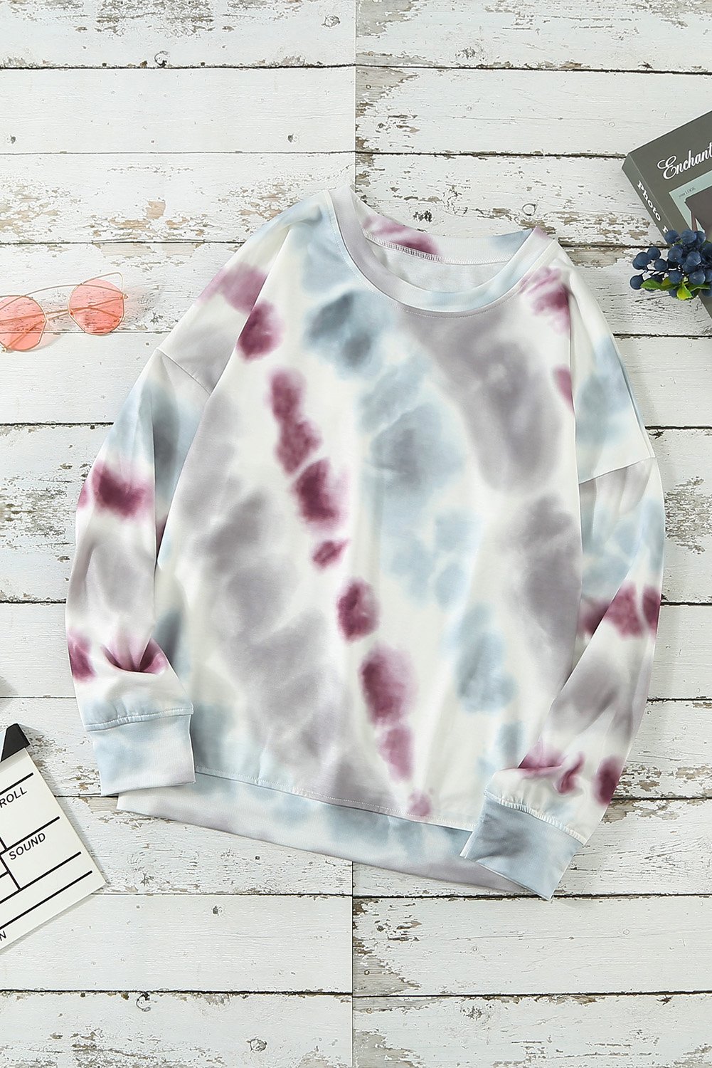 Casual Tie-dye Round Neck Sweatshirt featuring an ombre design, long sleeves, and a comfortable fit, perfect for casual wear.