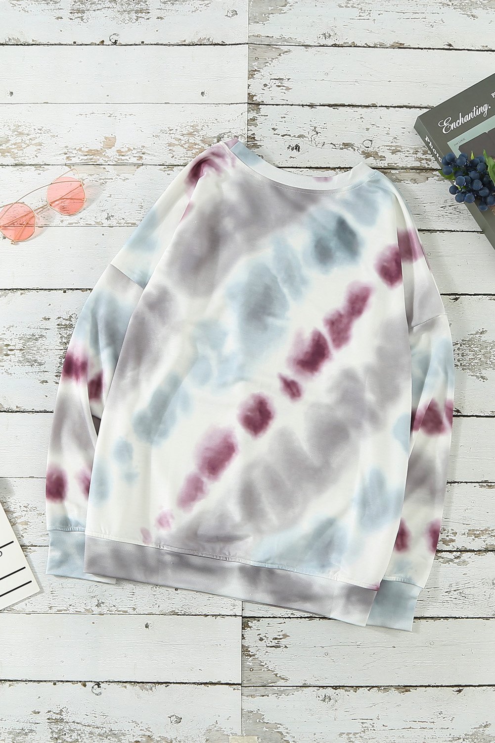 Casual Tie-dye Round Neck Sweatshirt featuring an ombre design, long sleeves, and a comfortable fit, perfect for casual wear.