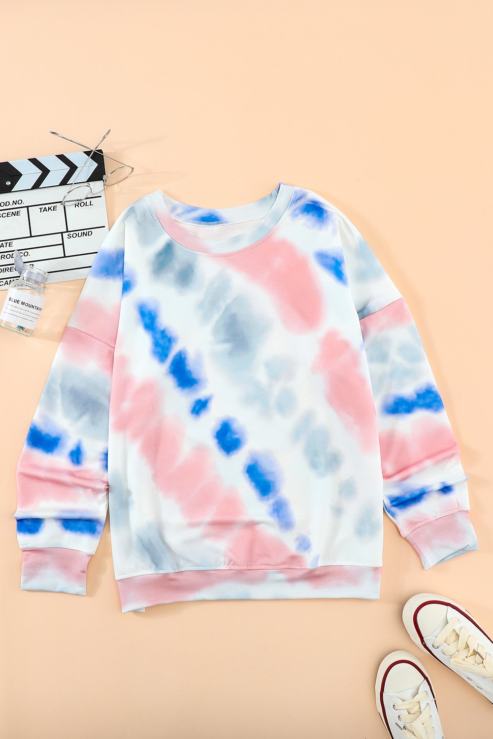 Casual Tie-dye Round Neck Sweatshirt featuring an ombre design, long sleeves, and a comfortable fit, perfect for casual wear.