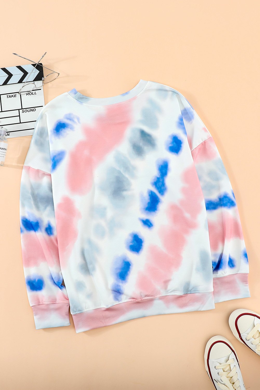 Casual Tie-dye Round Neck Sweatshirt featuring an ombre design, long sleeves, and a comfortable fit, perfect for casual wear.