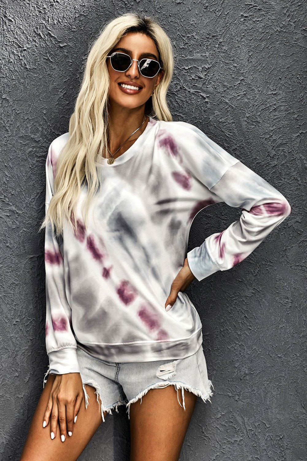 Casual Tie-dye Round Neck Sweatshirt featuring an ombre design, long sleeves, and a comfortable fit, perfect for casual wear.