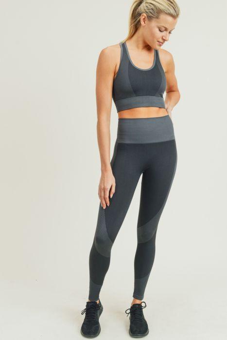 Chevron Track Seamless Hybrid Racerback Sports Bra featuring chevron lines and adjustable straps, designed for comfort and style.