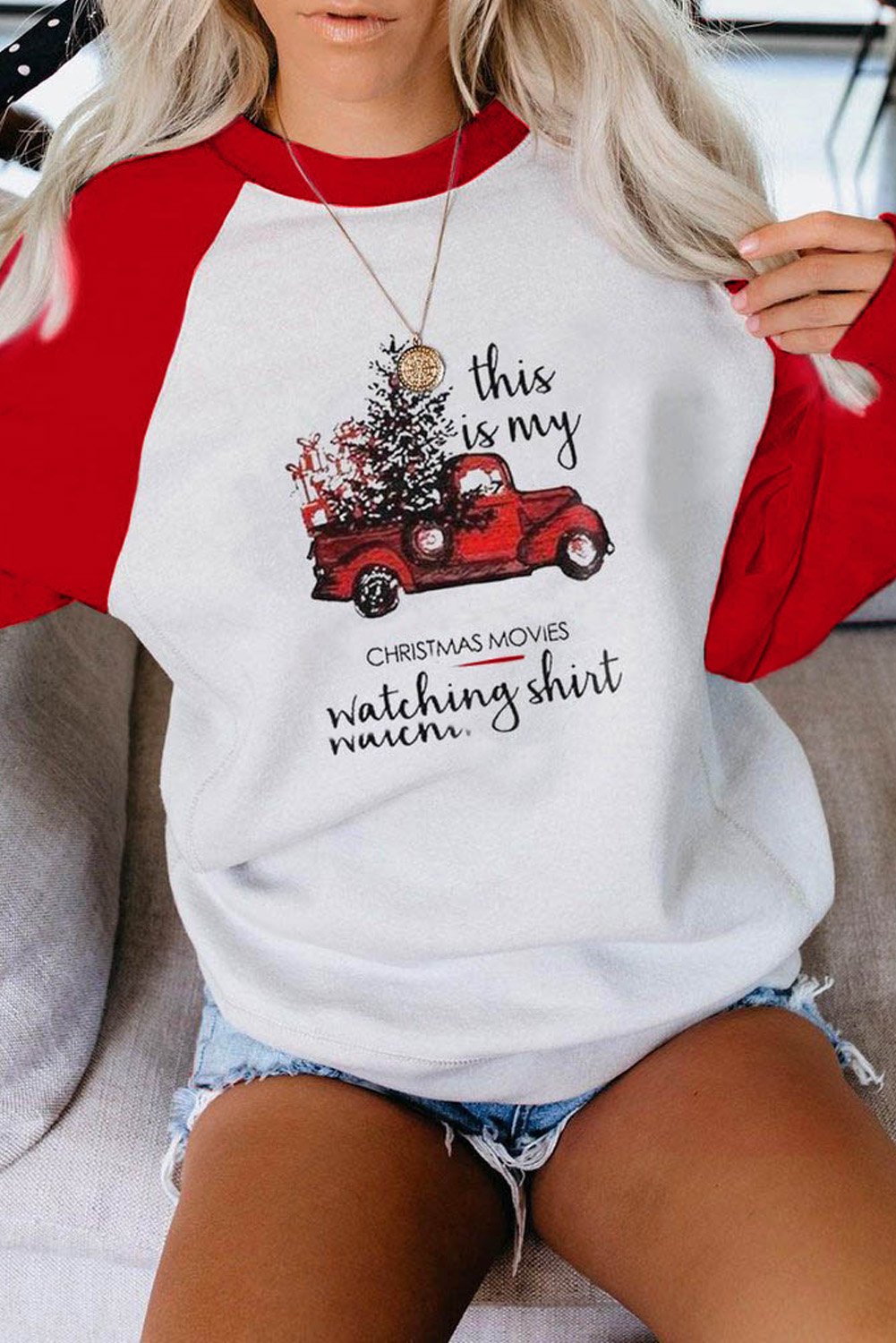 A cozy Christmas Printed Loose Sweatshirt featuring a festive design, pullover style, and raglan sleeves, perfect for holiday celebrations.