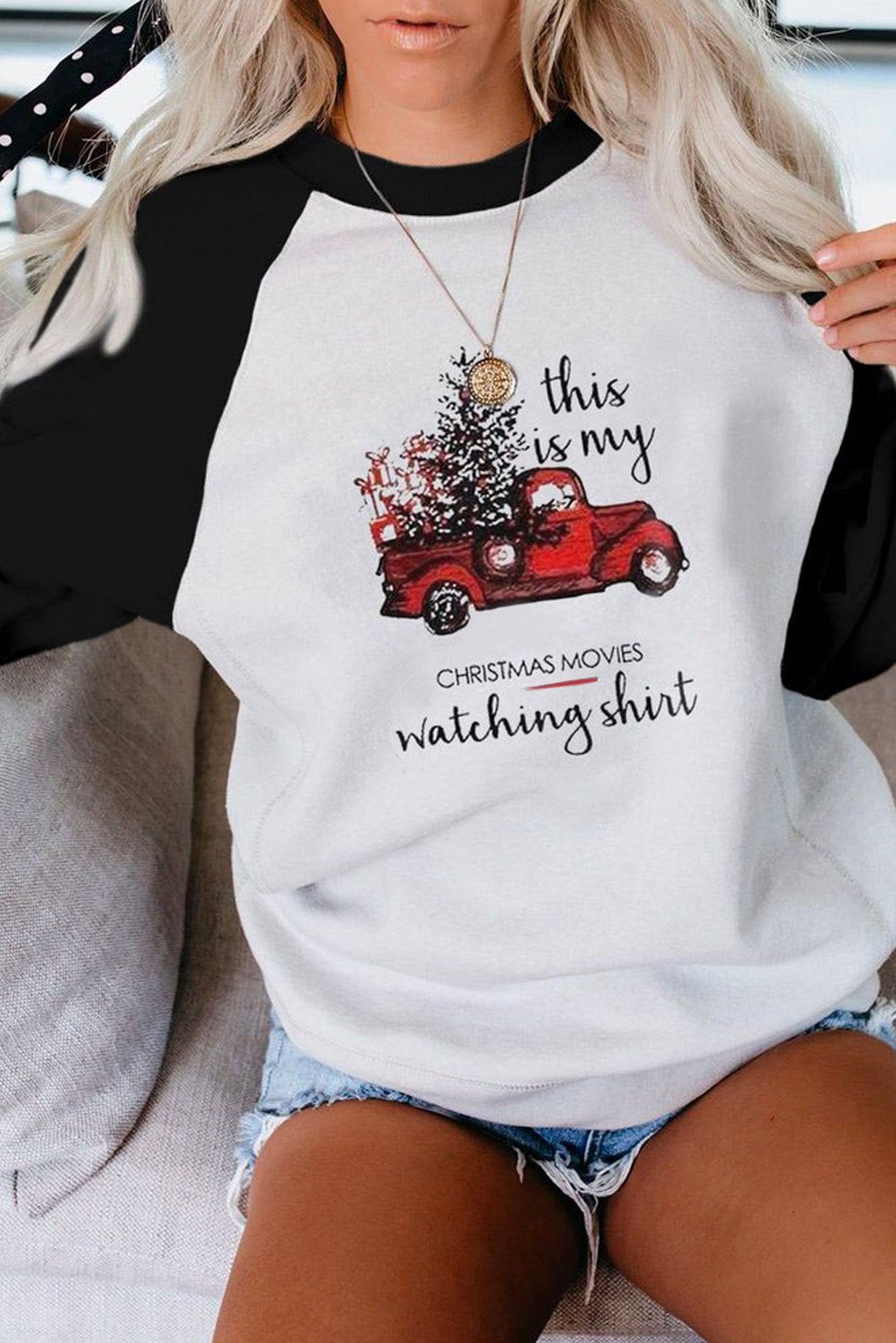 A cozy Christmas Printed Loose Sweatshirt featuring a festive design, pullover style, and raglan sleeves, perfect for holiday celebrations.