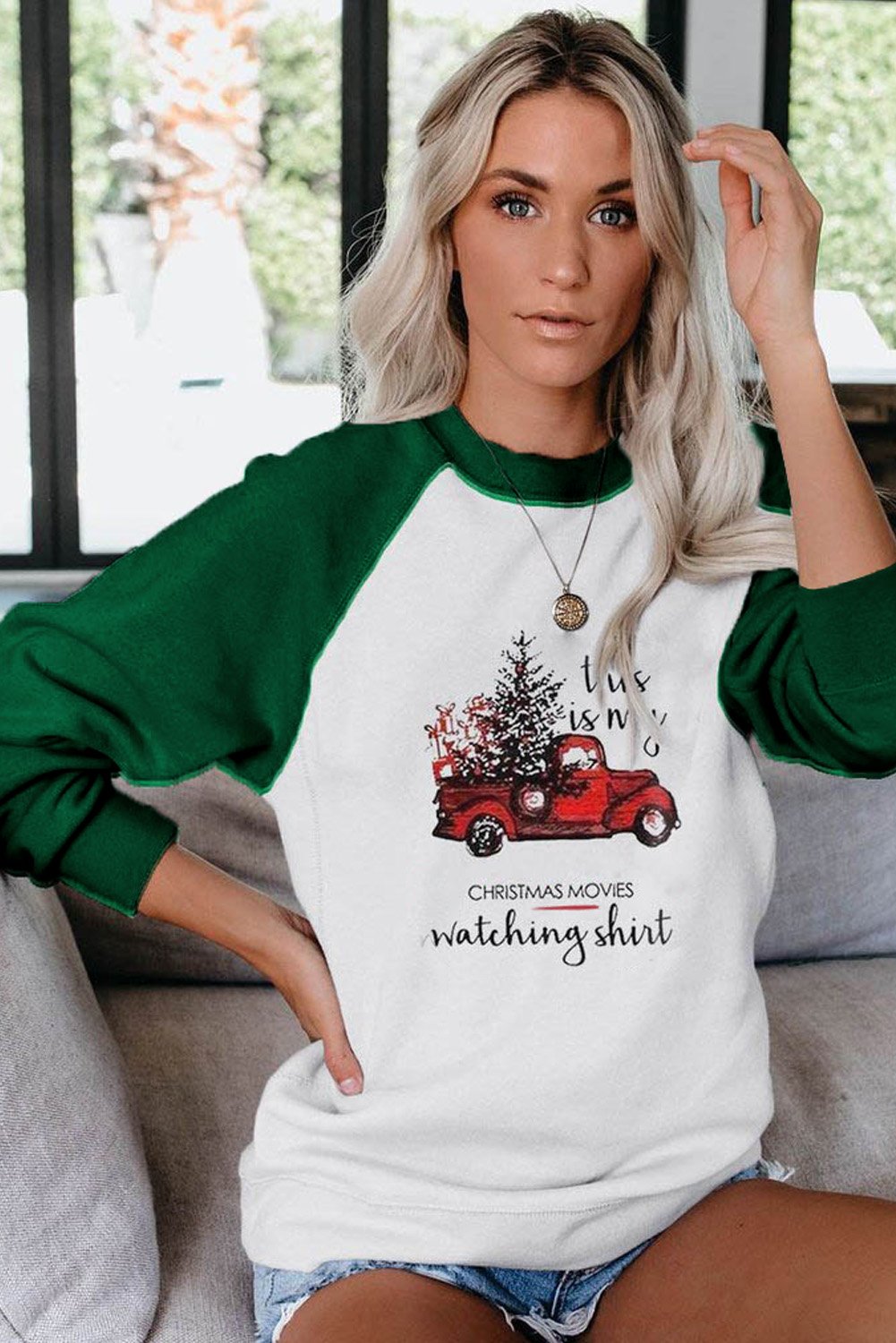 A cozy Christmas Printed Loose Sweatshirt featuring a festive design, pullover style, and raglan sleeves, perfect for holiday celebrations.