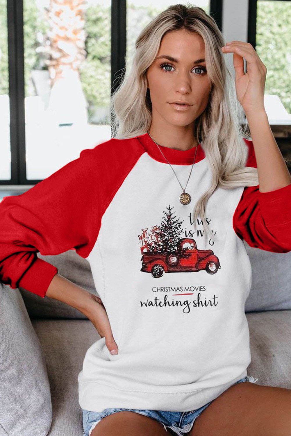 A cozy Christmas Printed Loose Sweatshirt featuring a festive design, pullover style, and raglan sleeves, perfect for holiday celebrations.