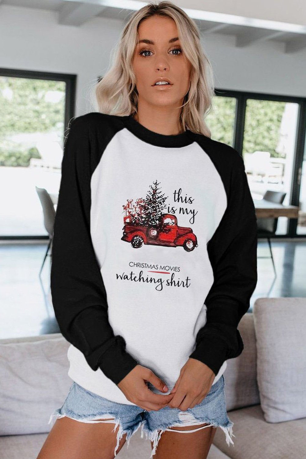 A cozy Christmas Printed Loose Sweatshirt featuring a festive design, pullover style, and raglan sleeves, perfect for holiday celebrations.