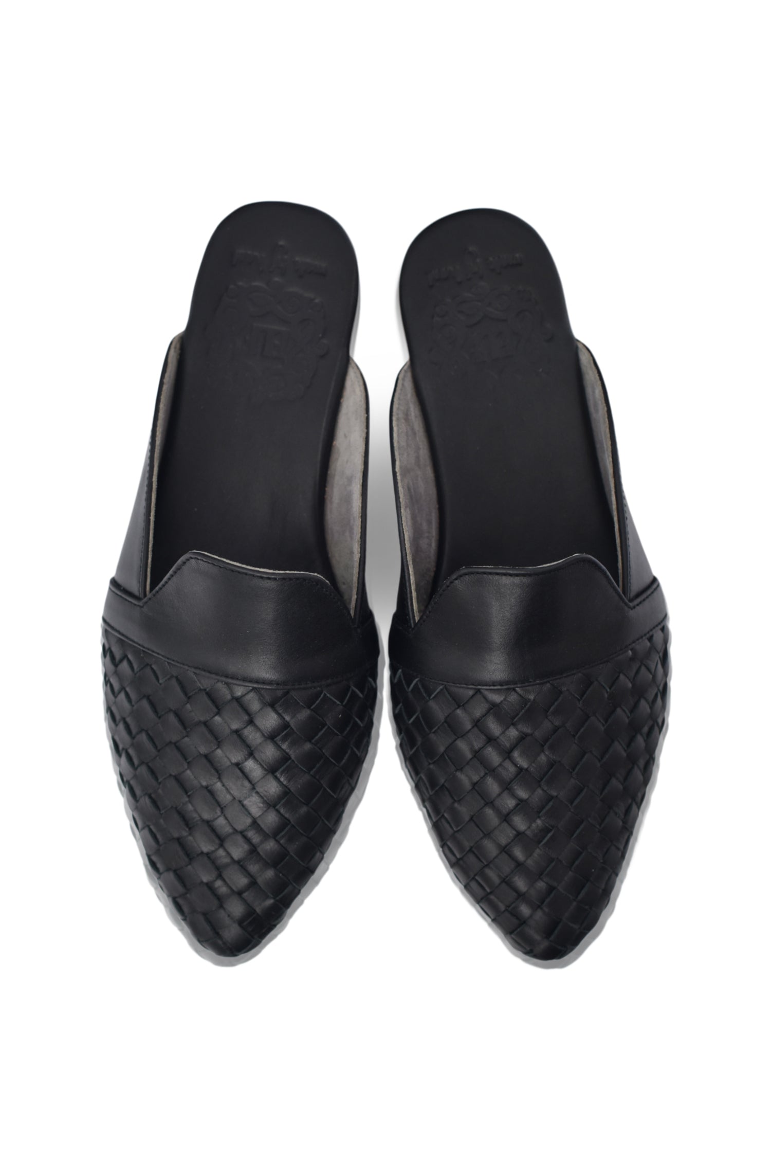 Como Leather Slides in size 7.5 featuring a pointy toe design and woven leather upper, perfect for stylish comfort.