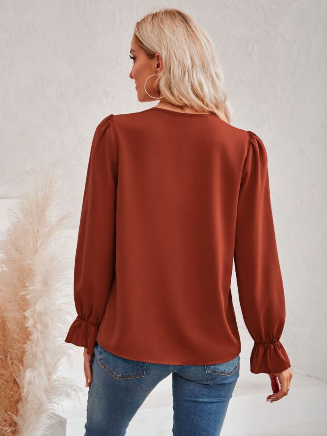 A stylish Contrast Trim Flounce Sleeve V-Neck Blouse featuring elegant flounce sleeves and a chic contrast pattern, perfect for casual and romantic occasions.