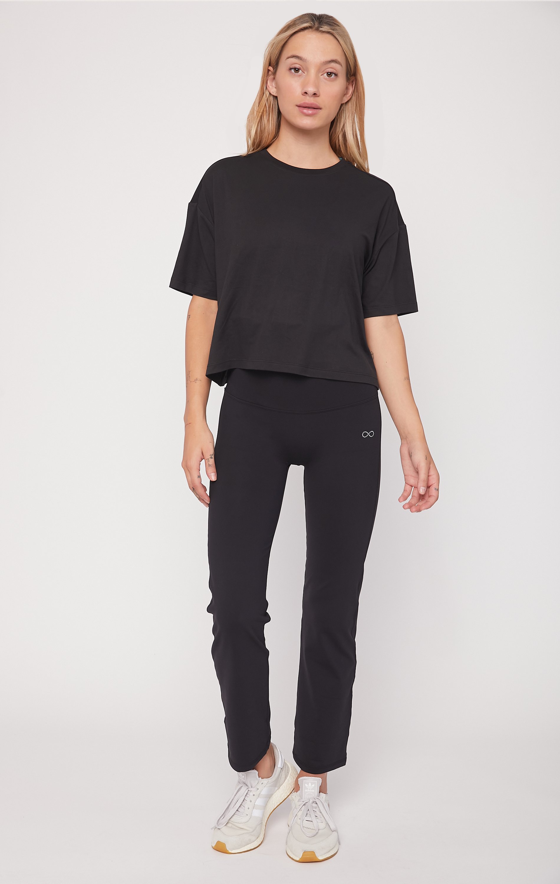 Cozy Boxy Tee Short Sleeve in soft fabric, featuring a boxy fit and slightly cropped design, perfect for athleisure and casual wear.