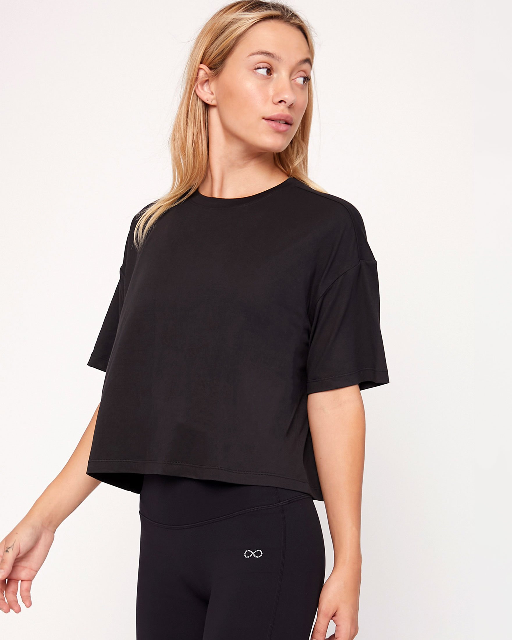 Cozy Boxy Tee Short Sleeve in soft fabric, featuring a boxy fit and slightly cropped design, perfect for athleisure and casual wear.