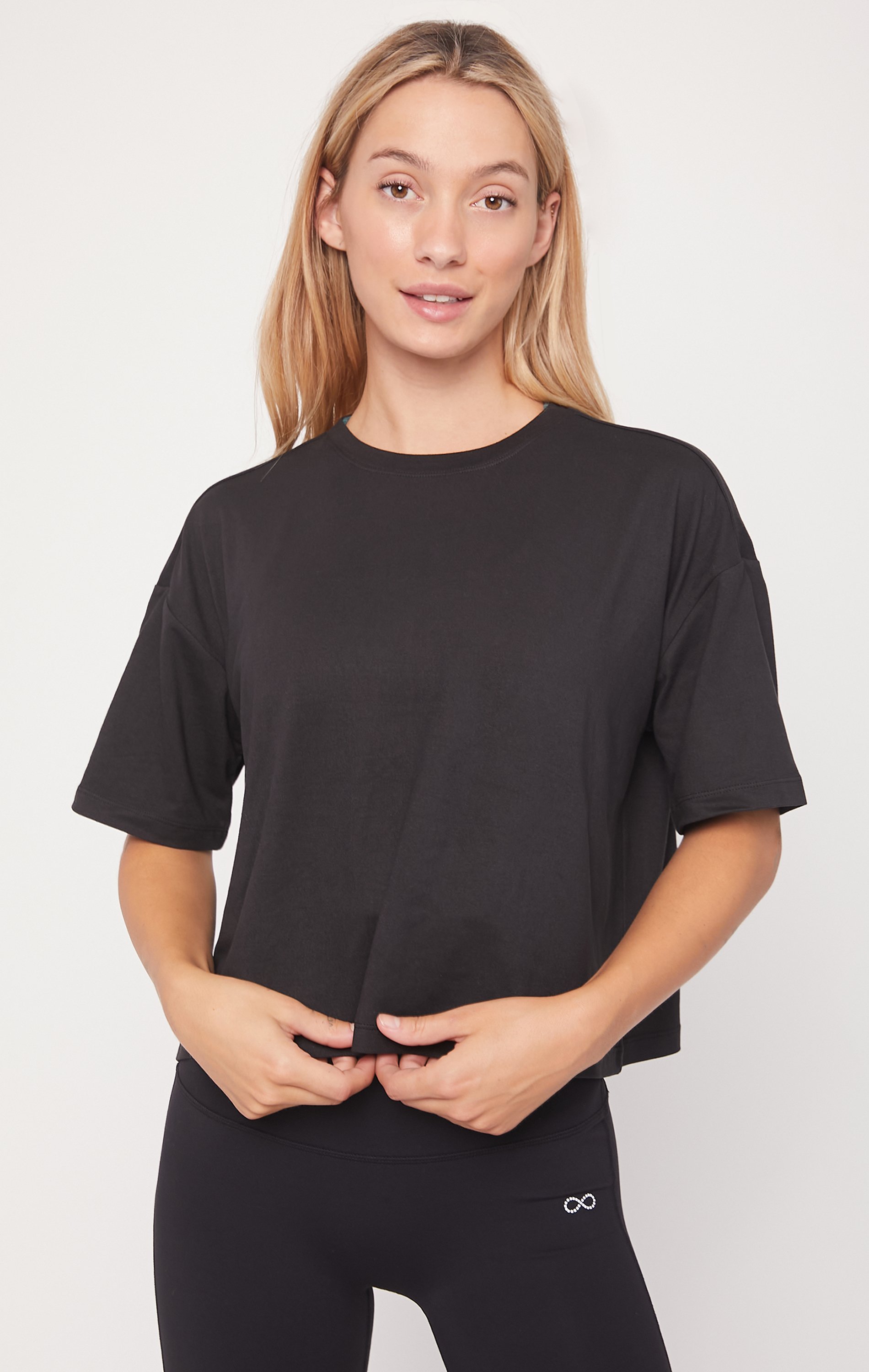 Cozy Boxy Tee Short Sleeve in soft fabric, featuring a boxy fit and slightly cropped design, perfect for athleisure and casual wear.