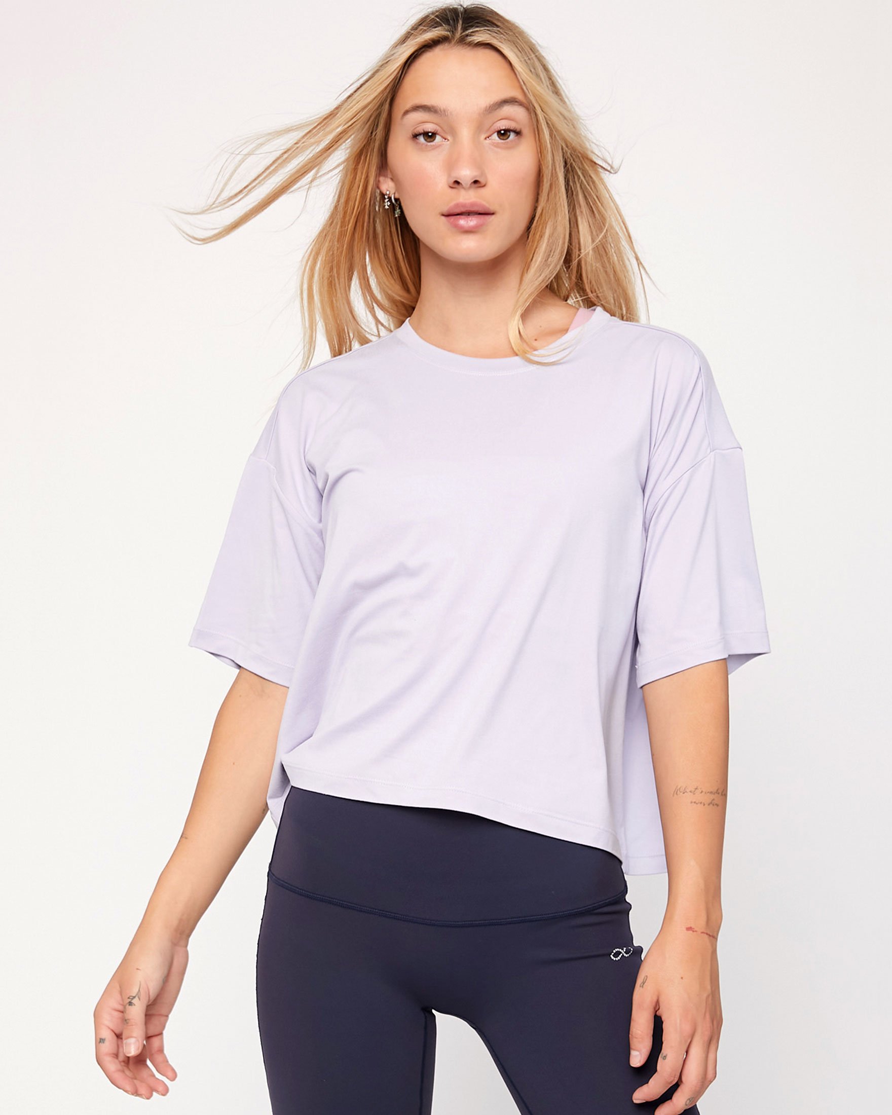 Cozy Boxy Tee Short Sleeve in soft fabric, featuring a boxy fit and slightly cropped design, perfect for athleisure and casual wear.