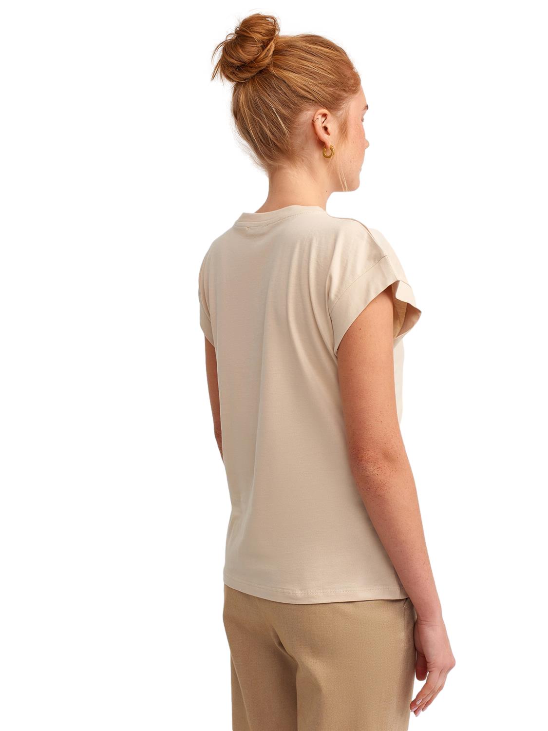 A soft and comfortable crew neck combed t-shirt made from 100% cotton, displayed in a neutral color, showcasing its classic design.