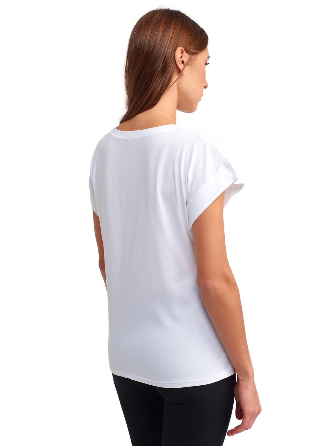 A soft and comfortable crew neck combed t-shirt made from 100% cotton, displayed in a neutral color, showcasing its classic design.