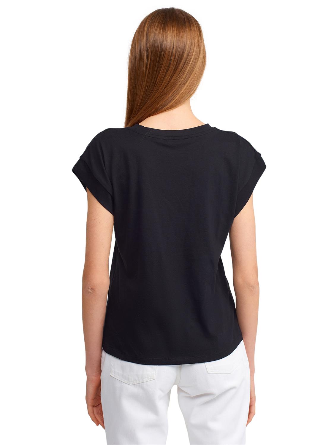 A soft and comfortable crew neck combed t-shirt made from 100% cotton, displayed in a neutral color, showcasing its classic design.