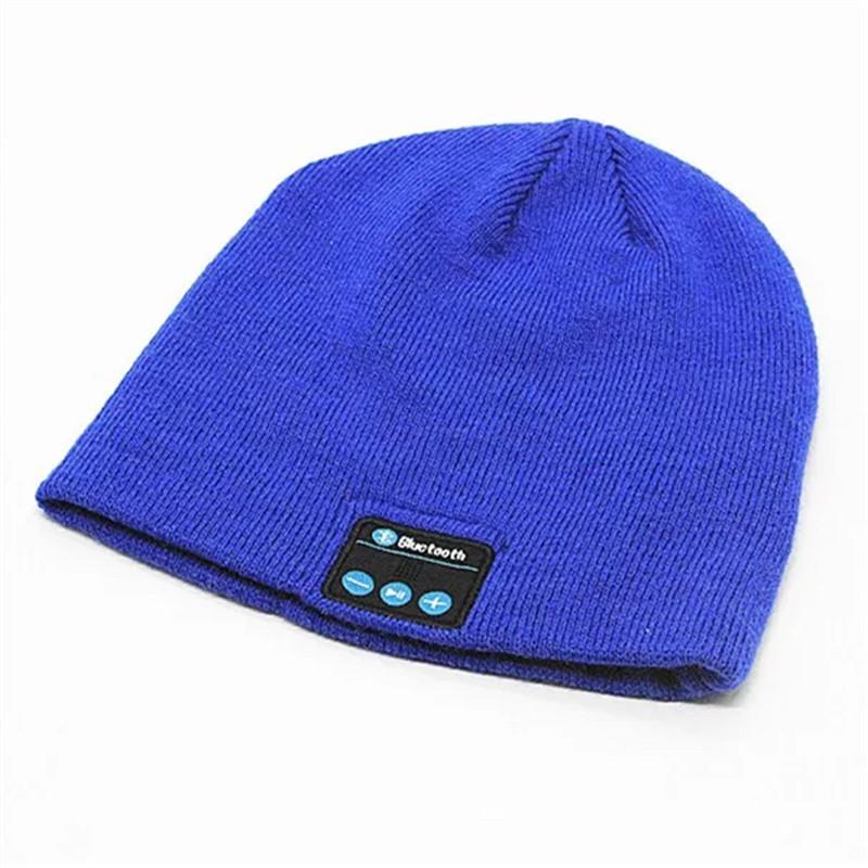 A stylish winter hat with built-in Bluetooth earphones, perfect for cycling and outdoor activities, featuring a soft knit design and ergonomic controls.