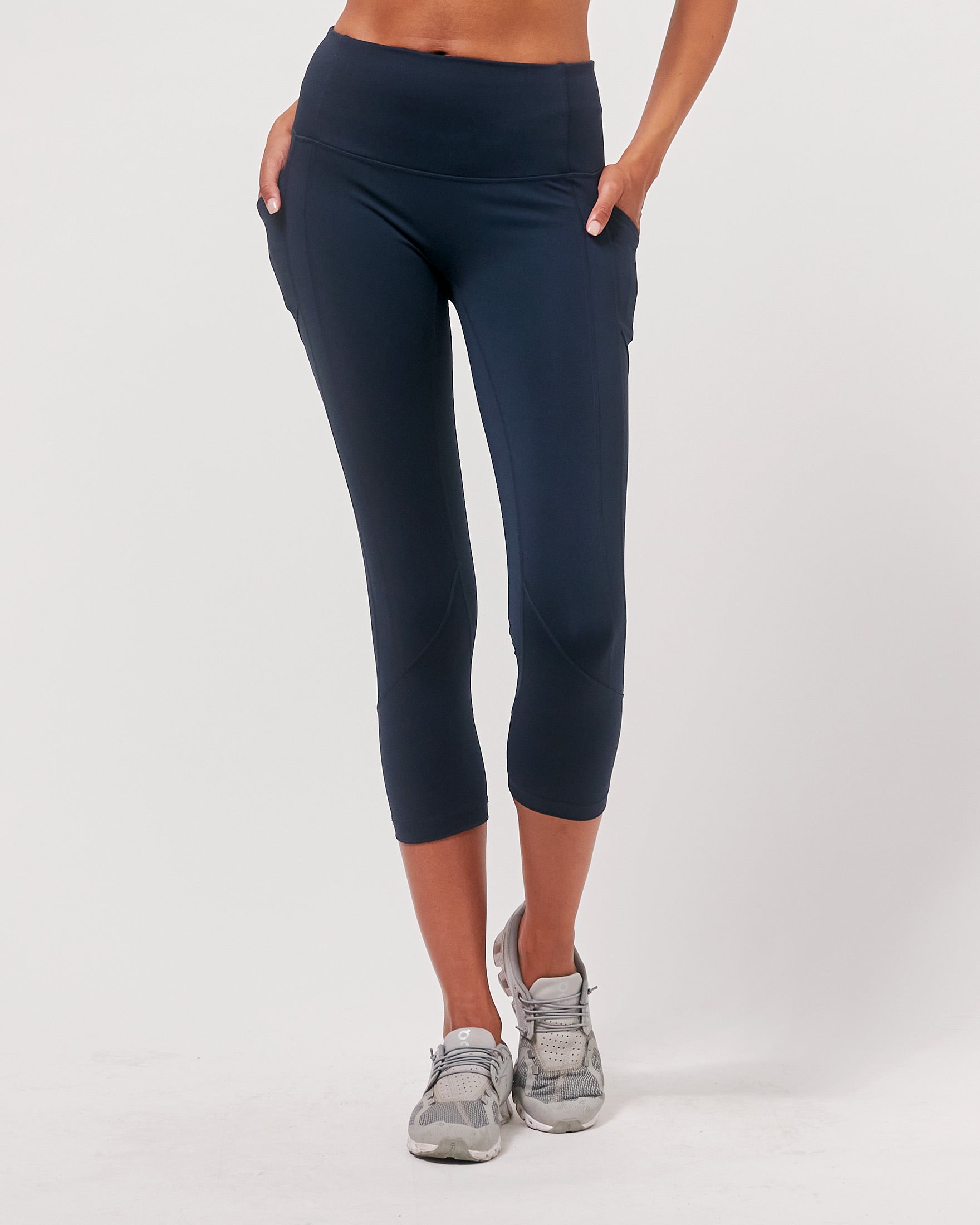 A pair of Daily Active Ventiflo™ Crop Leggings in a stylish design, featuring pockets and a breathable fabric suitable for high-impact activities.